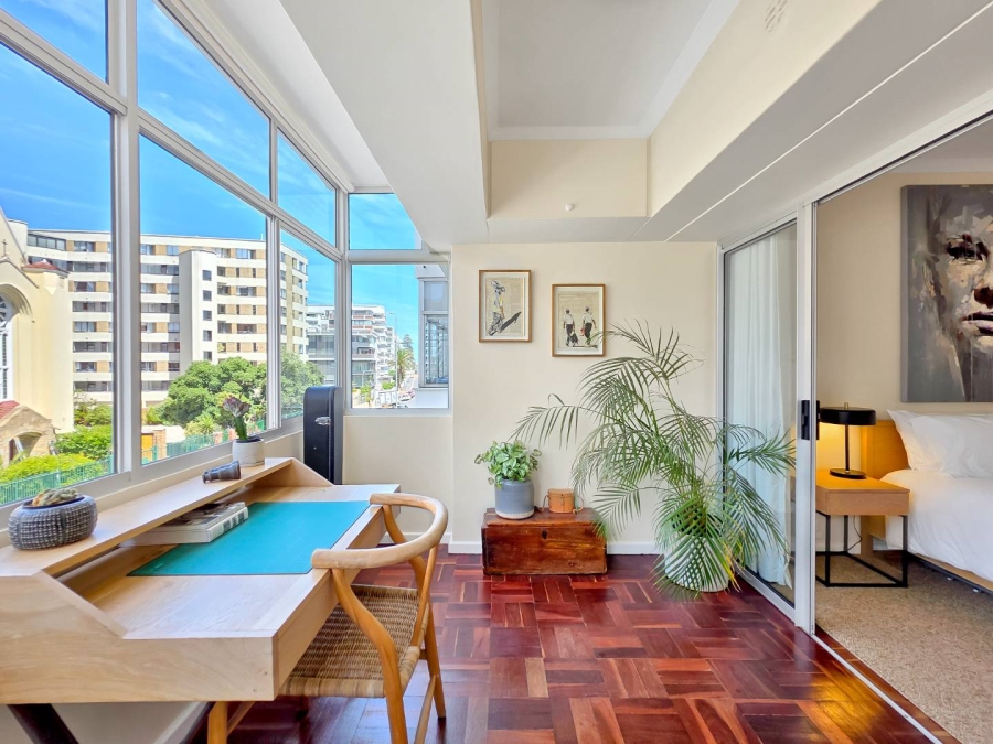 1 Bedroom Property for Sale in Sea Point Western Cape